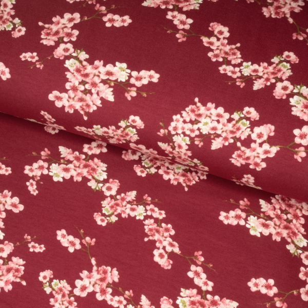 Økologisk jogging med blomstrende kirsebærtrægrene på cerise baggrund