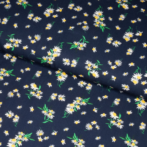 Fast viscose-twill med margueritter på navy baggrund