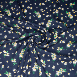 Fast viscose-twill med margueritter i forskellige størrelser på mørkeblå baggrund