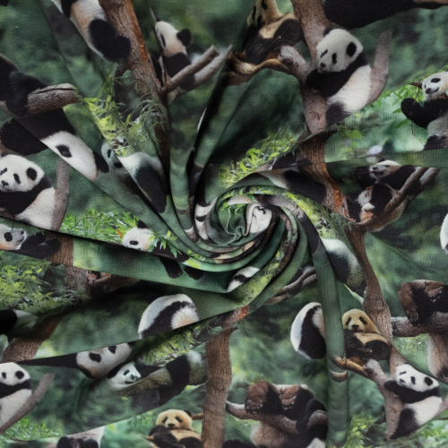 Økologisk bomuldsjersey med pandaer, der leger i træer