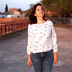 Wardrobe By Me: Esther-blusen til fastvævet stof i str. 30-54