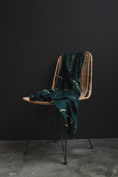 mind the MAKER, viscose-twill i Doodle Lines med tegnede streger i beige på flaskegrøn baggrund