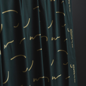 mind the MAKER, viscose-twill i Doodle Lines med tegnede streger i beige på flaskegrøn baggrund