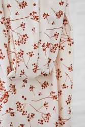 mind the MAKER, viscose-twill i Stalks med enkelt blomsterprint i rust på råhvid baggrund