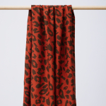mind the MAKER, viscose-twill i Urban Leo med leopardprint i støvet brun på mørk orange baggrund