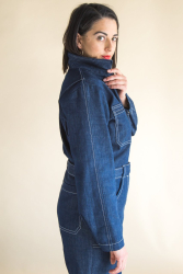 Keddeldragt med mange fine detaljer set fra siden