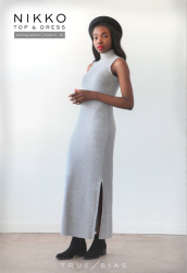 Tætsiddende kjole og top med en halv rullekrave til strikstof i lang model