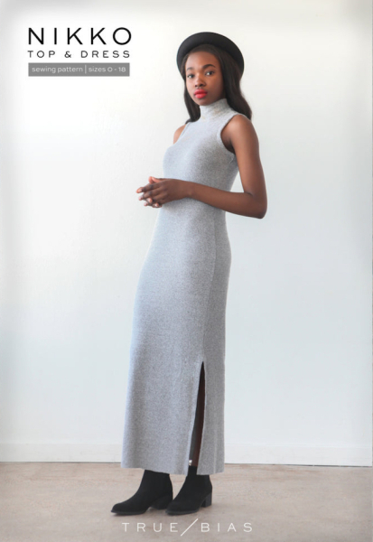 Tætsiddende kjole og top med en halv rullekrave til strikstof i lang model