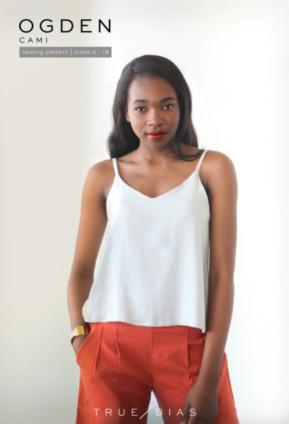 Enkel stroptop i fastvævet stof med v-hals