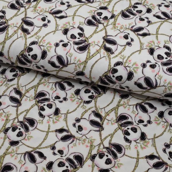 Bomuldsjersey med babypandaer, der klatrer på bambusgrene - råhvid baggrund
